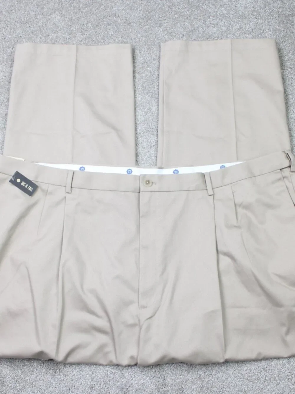 Haggar Pants NWT Mens 52x32 Beige Work 2 Weekend No Iron Classic Fit Pleated